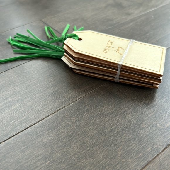 MY MIND’S EYE Christmas Holiday Titles Etched Wood Goft Tag Set, Velvet Ribbon 7 - Picture 5 of 10